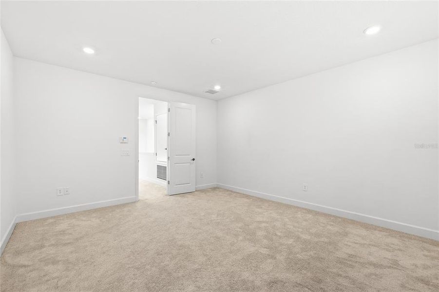 Spacious, unfurnished interior of a new home in Harvest At Ovation 50s, Winter Garden (Image 19).