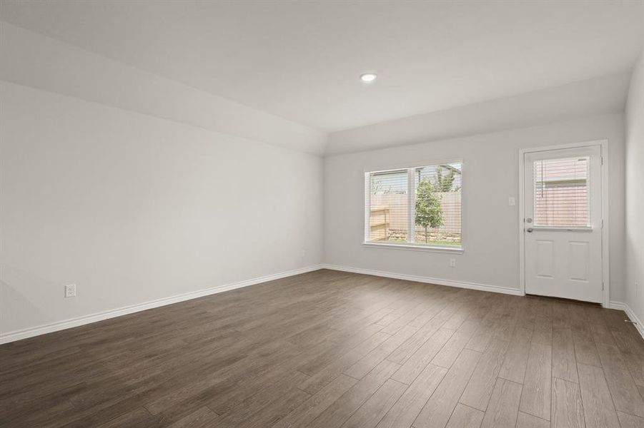 Spacious, unfurnished interior of a new home in Sycamore Landing, Fort Worth (Image 16).