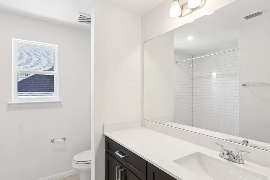 Furnished interior view inside a new home in Porter Country, Buda (Image 5).