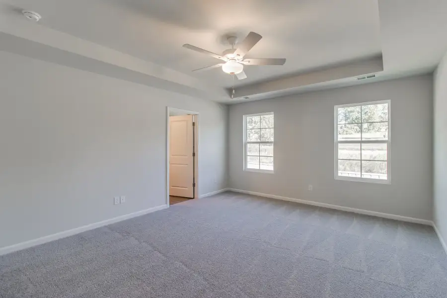 Spacious, unfurnished interior of a new home in Bluefield, Lexington (Image 24).