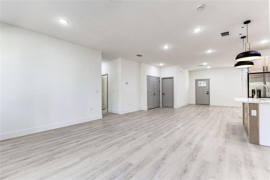 Spacious, unfurnished interior of a new home in , Deltona (Image 18).