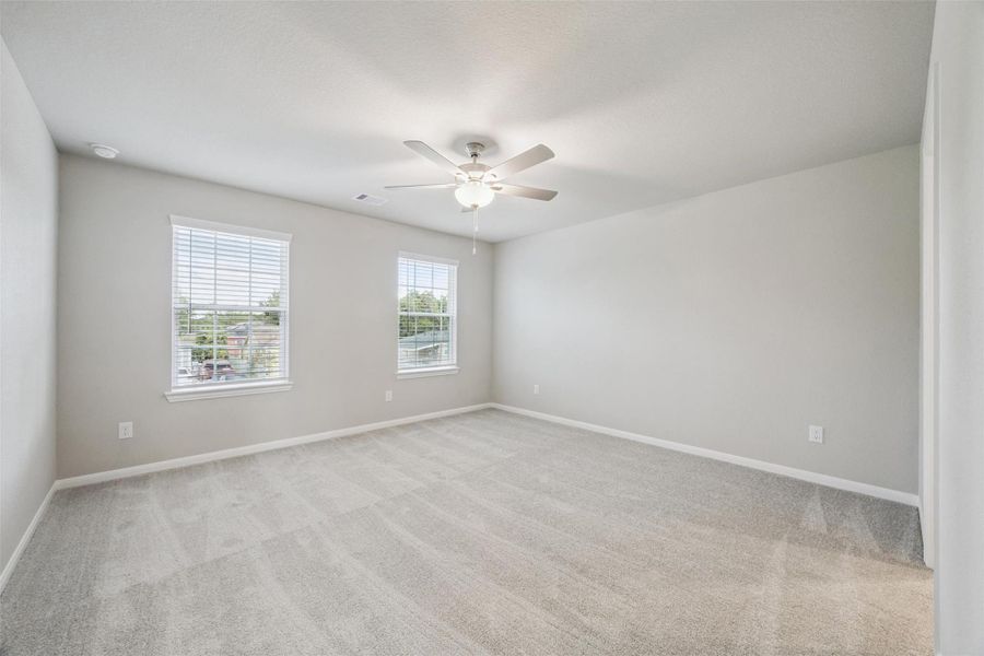 Spacious, unfurnished interior of a new home in , Texas City (Image 14).