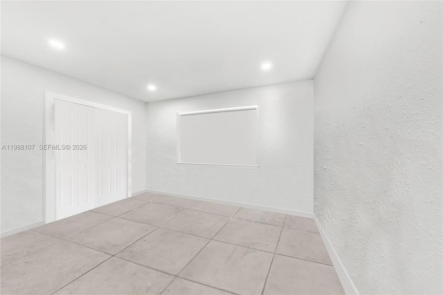 Spacious, unfurnished interior of a new home in , Fort Lauderdale (Image 17).
