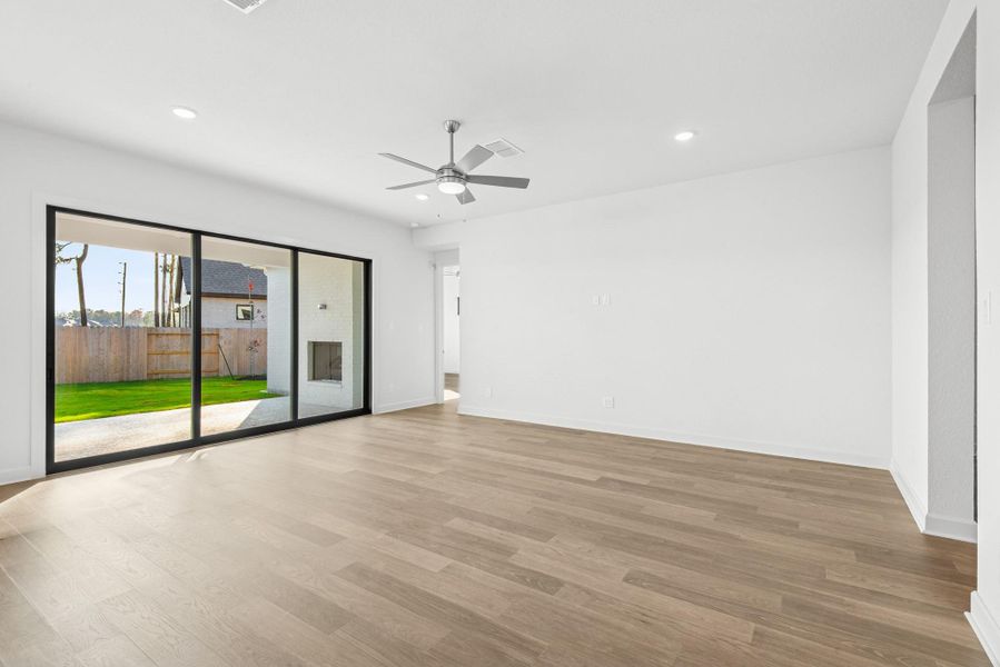 Spacious, unfurnished interior of a new home in ARTAVIA - Parkview Collection, Conroe (Image 23).