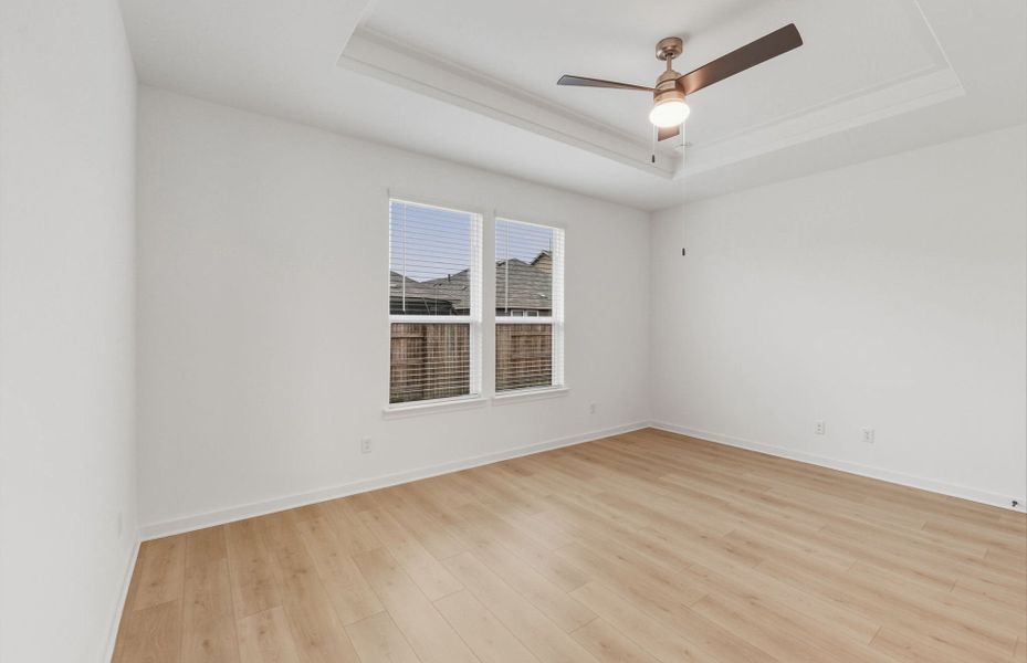 Spacious, unfurnished interior of a new home in Sunfield, Buda (Image 18).
