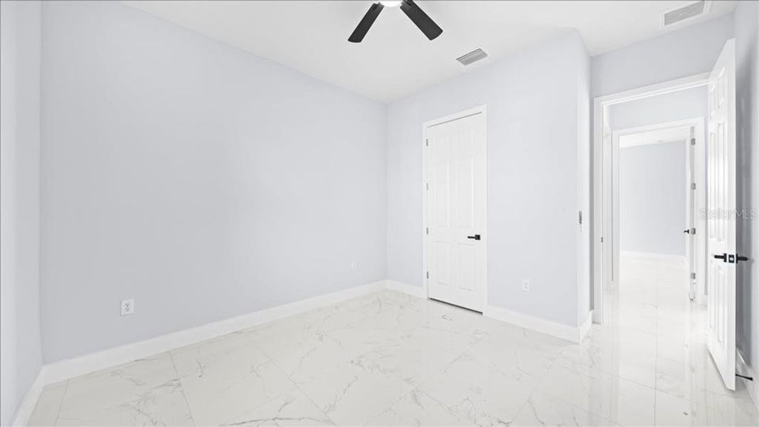Spacious, unfurnished interior of a new home in , Cape Coral (Image 26).