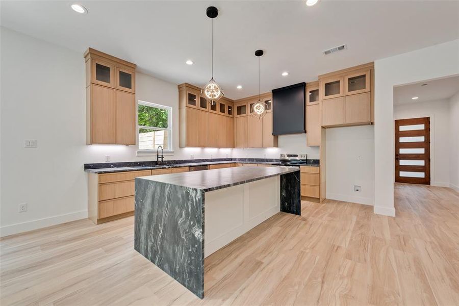 Furnished interior view inside a new home in , Dallas (Image 14).