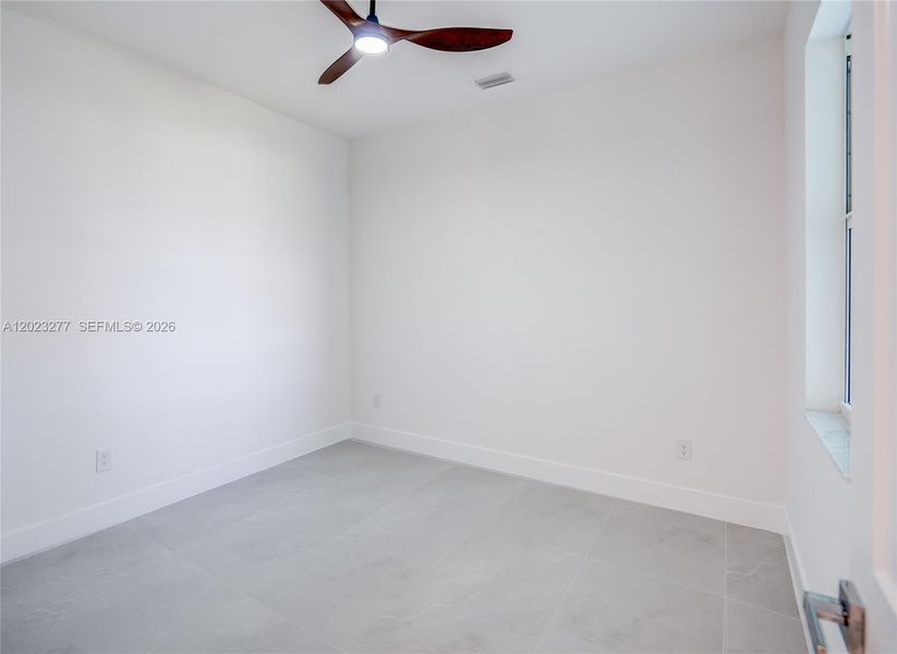 Spacious, unfurnished interior of a new home in , Cape Coral (Image 15).