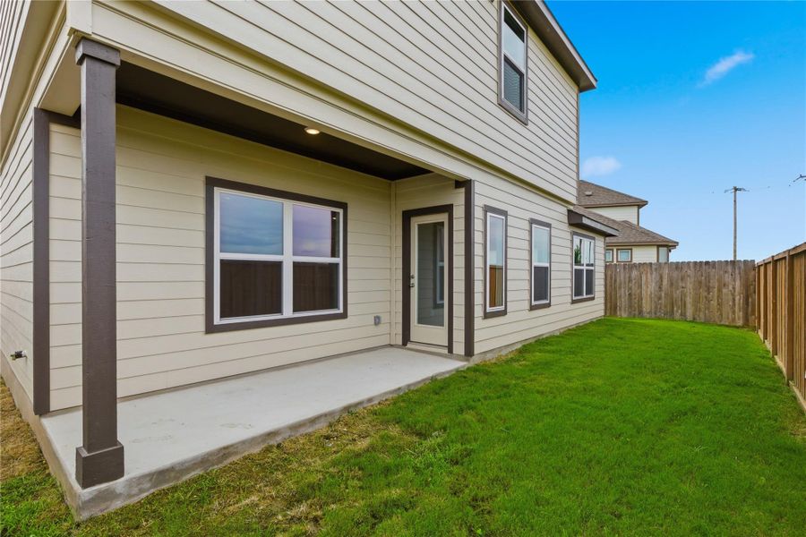 Exterior details and patio area of a home in Spring Creek, Taylor (Image 3).