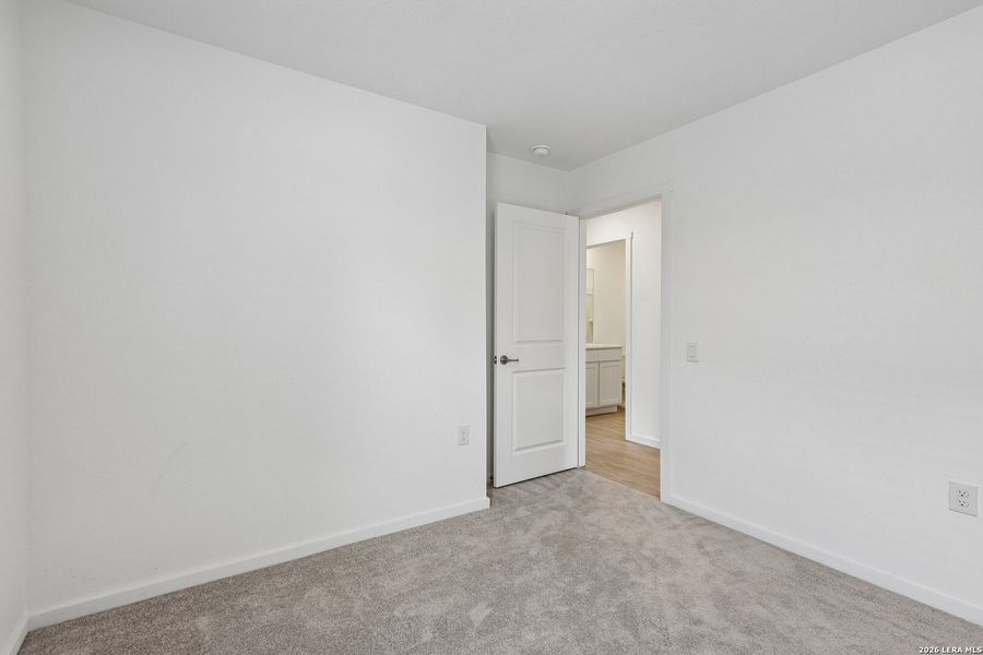 Spacious, unfurnished interior of a new home in Valle Sol, Von Ormy (Image 15).
