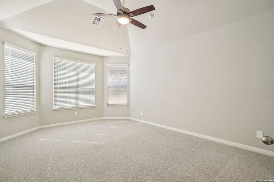 Spacious, unfurnished interior of a new home in Estancia Ranch - Classic Series, San Antonio (Image 33).