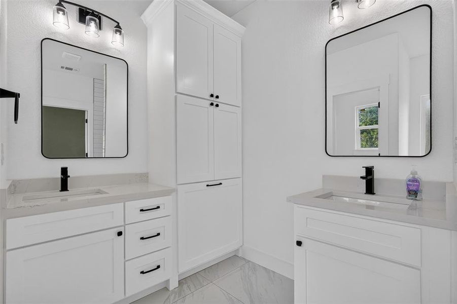 Furnished interior view inside a new home in , Fort Worth (Image 7).