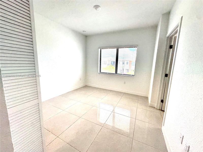 Spacious, unfurnished interior of a new home in , Florida City (Image 10).