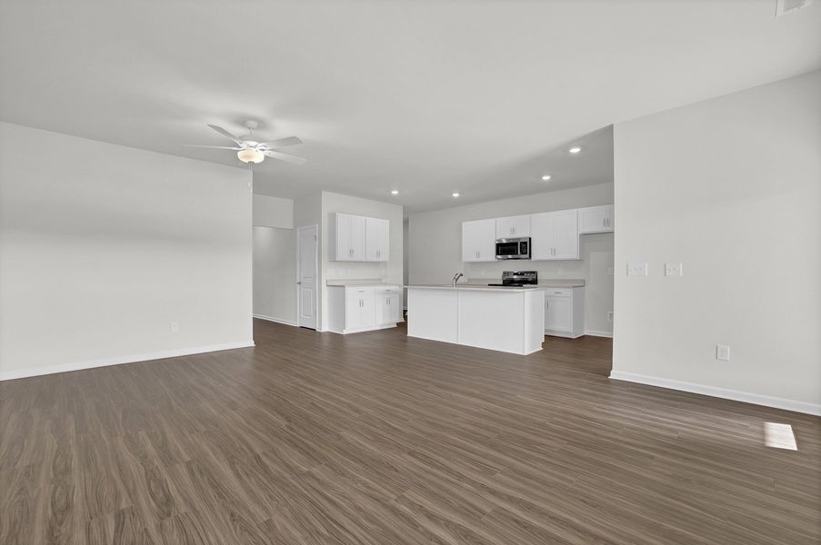 Spacious, unfurnished interior of a new home in River Tide Farms, Bolivia (Image 14).