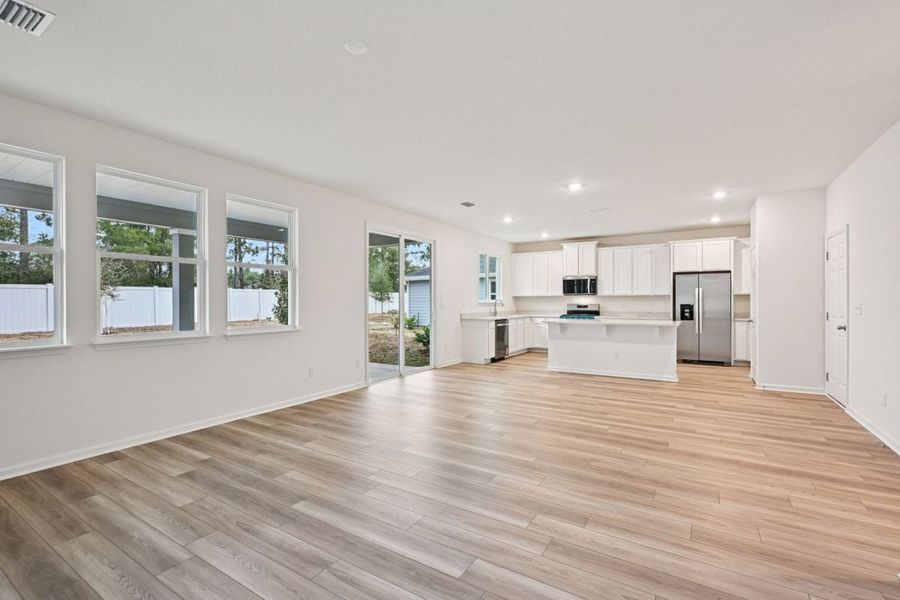 Spacious, unfurnished interior of a new home in Whiteview Village, Palm Coast (Image 6).