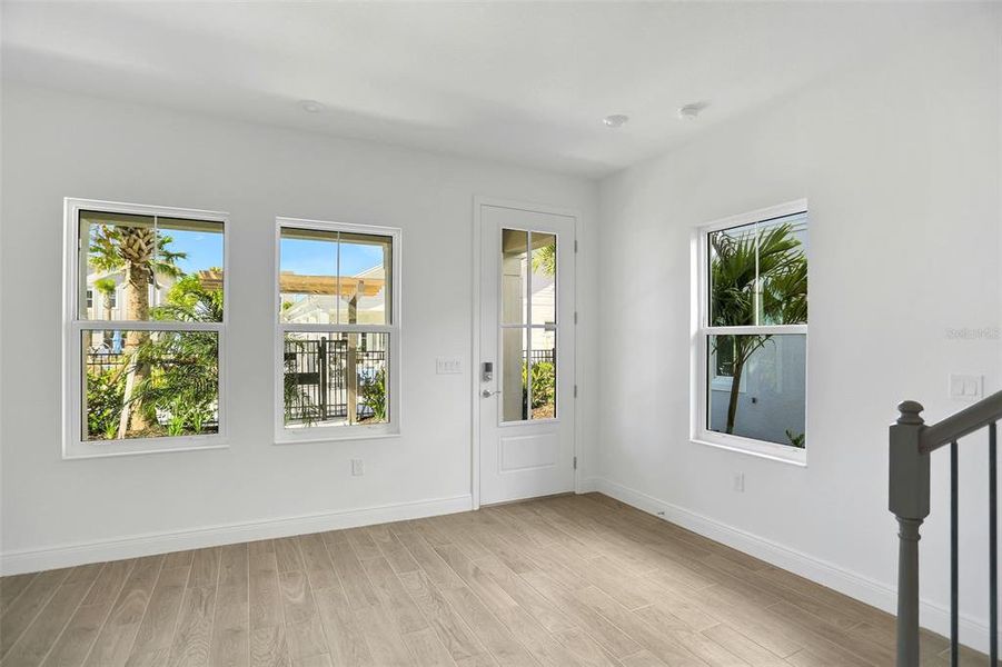 Spacious, unfurnished interior of a new home in Bungalow Walk at Lakewood Ranch, Sarasota (Image 31).