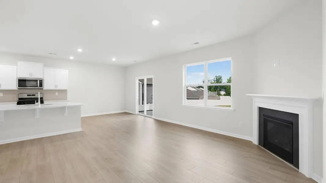 Spacious, unfurnished interior of a new home in Chestnut Ridge, Greenville (Image 22).