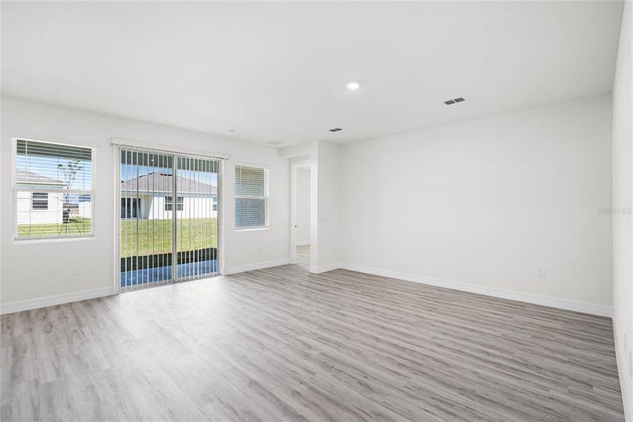 Spacious, unfurnished interior of a new home in , Lakeland (Image 12).