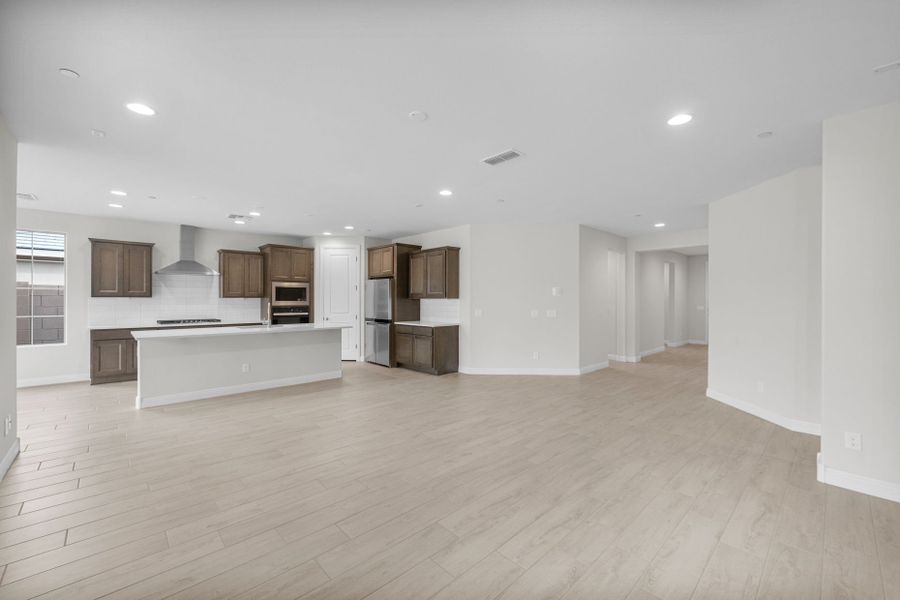 Spacious, unfurnished interior of a new home in Foothills at Northpointe, Peoria (Image 21).