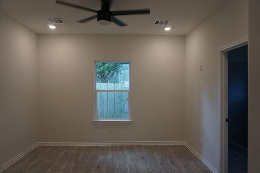 Spacious, unfurnished interior of a new home in , Willis (Image 13).
