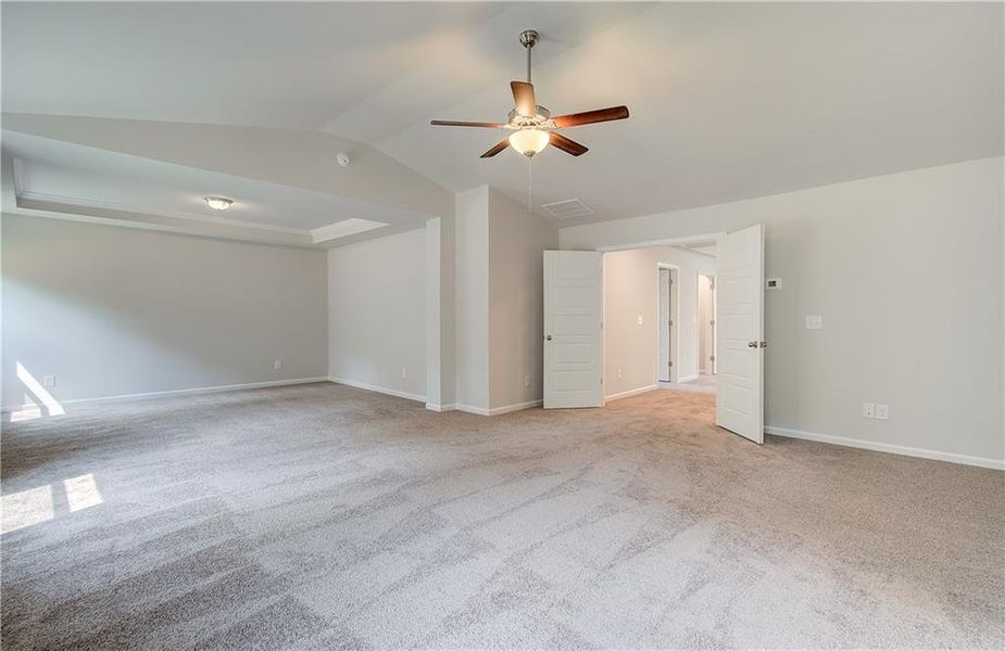 Spacious, unfurnished interior of a new home in Riverbend Overlook, Fayetteville (Image 22).