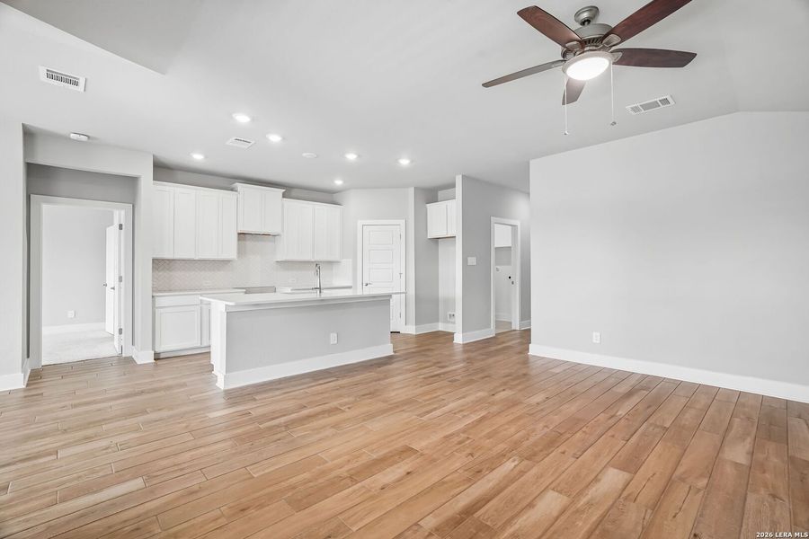 Spacious, unfurnished interior of a new home in Carmel Ranch, Schertz (Image 27). Spacious, unfurnished interior of a new home in Carmel Ranch, Schertz (Image 27).