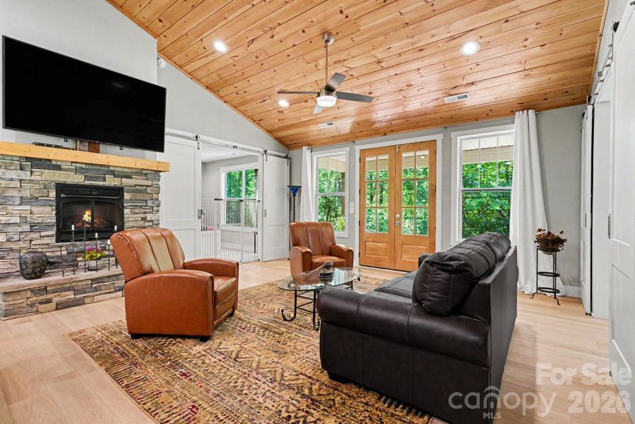 Community amenities in , Columbus (Image 27).