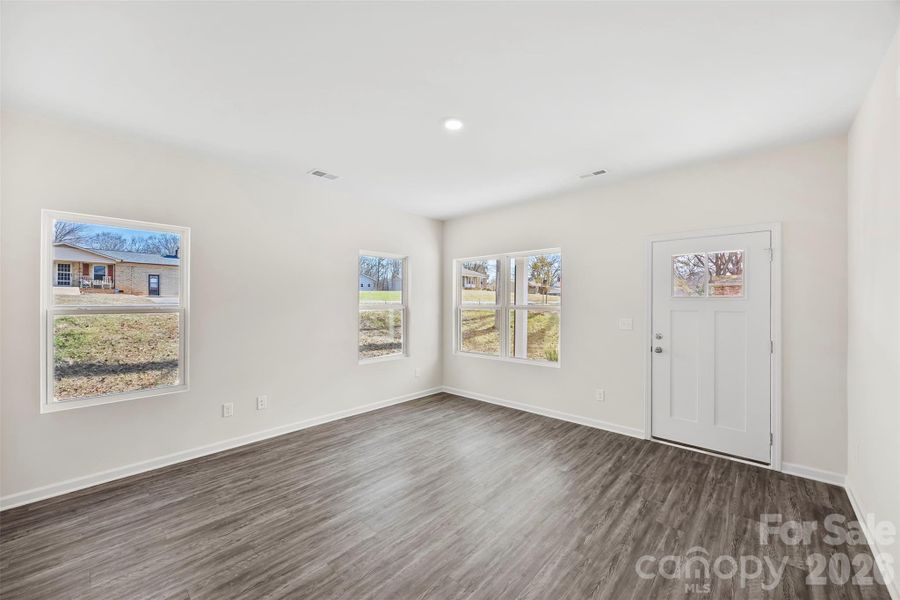 Spacious, unfurnished interior of a new home in , Kings Mountain (Image 23).