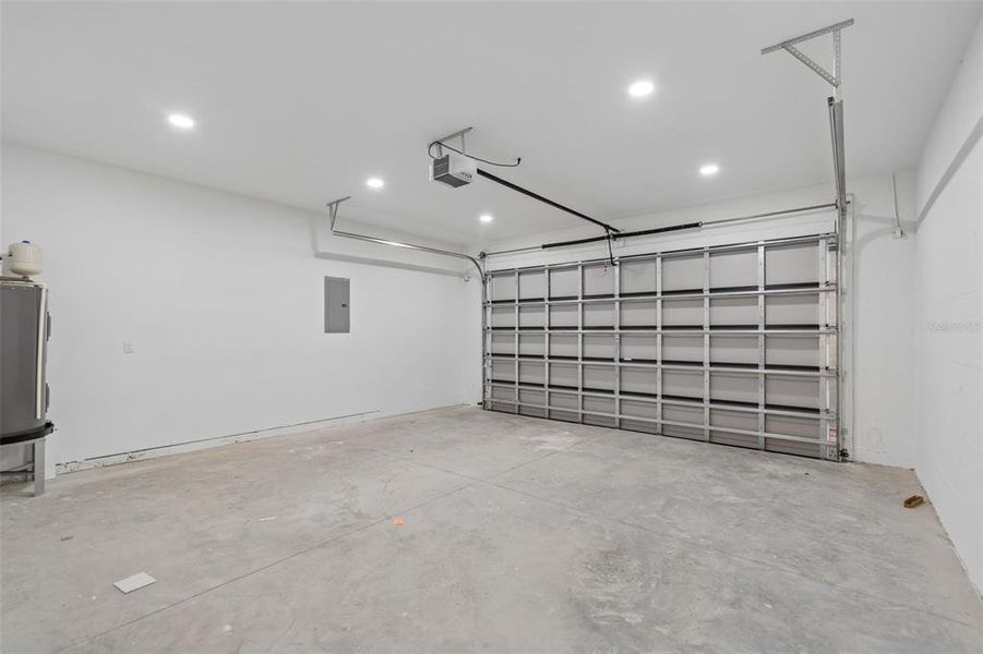 Spacious, unfurnished interior of a new home in , Tampa (Image 73). Spacious, unfurnished interior of a new home in , Tampa (Image 73).