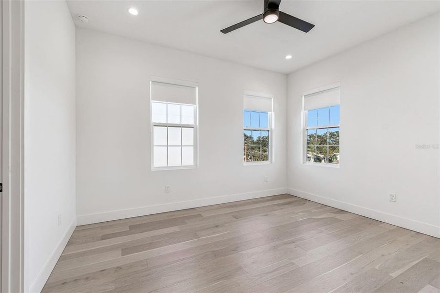 Spacious, unfurnished interior of a new home in , St. Petersburg (Image 31).