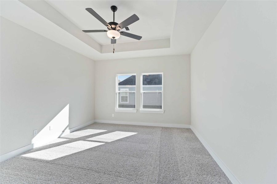 Spacious, unfurnished interior of a new home in Alicante, Houston (Image 15).