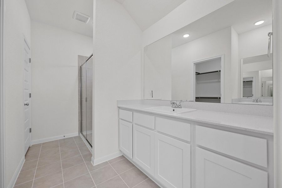 Furnished interior view inside a new home in Trinity Ranch, Elgin (Image 9).