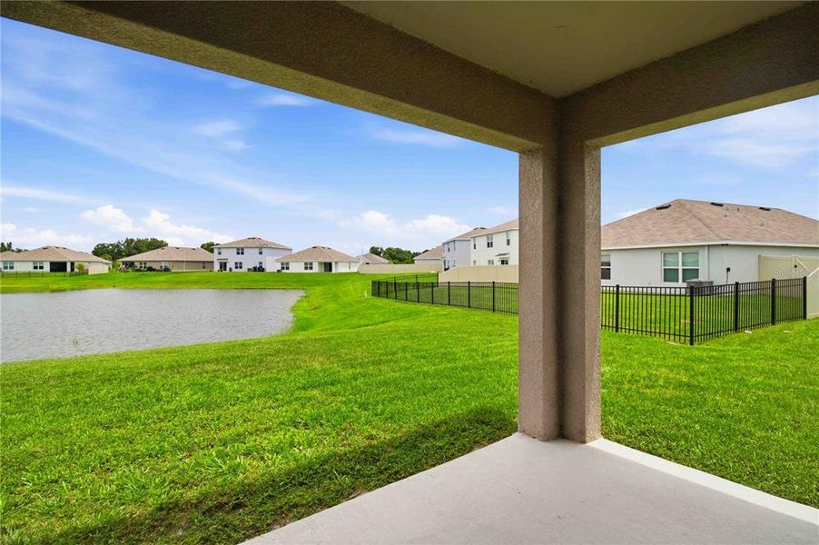 Exterior details and patio area of a home in Mandarin Grove, Palmetto (Image 3).
