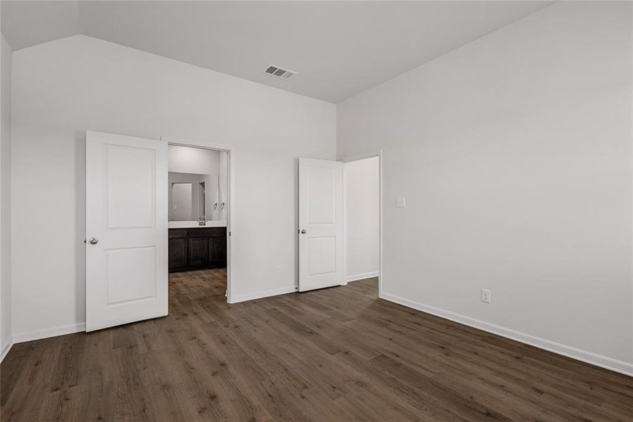 Spacious, unfurnished interior of a new home in Vista West, Fort Worth (Image 5).