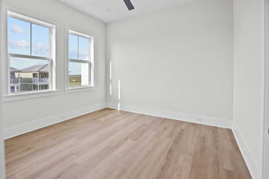 Spacious, unfurnished interior of a new home in , Galveston (Image 26).