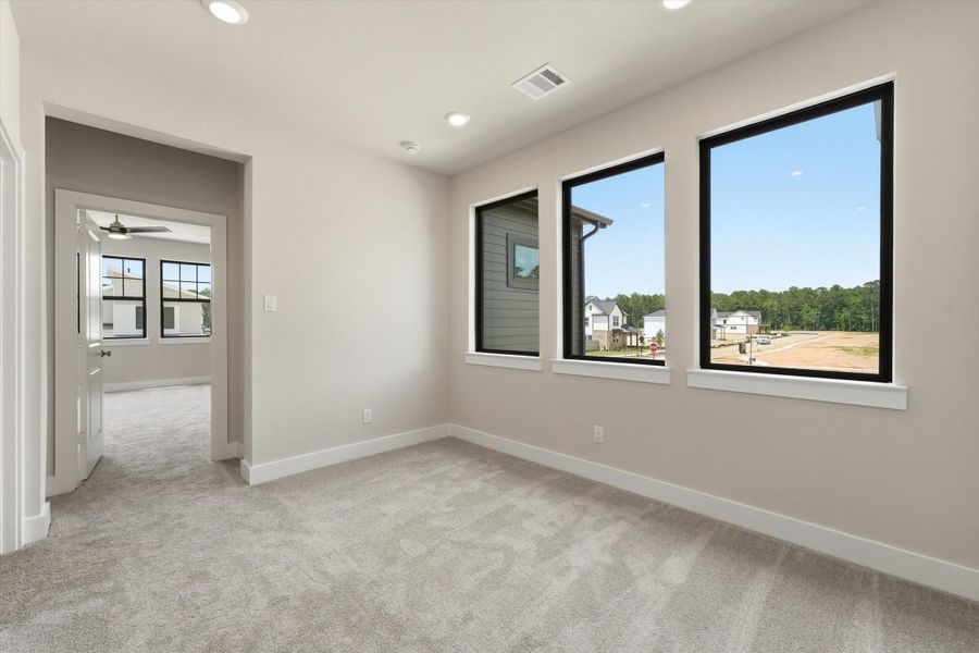 Spacious, unfurnished interior of a new home in Two Step Farm, Montgomery (Image 11).