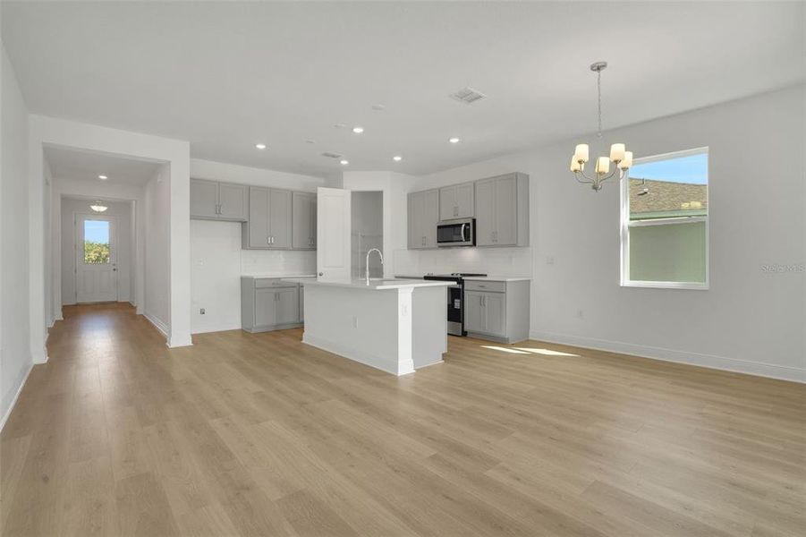 Spacious, unfurnished interior of a new home in Reserve at Hammock Oaks, Lady Lake (Image 24).