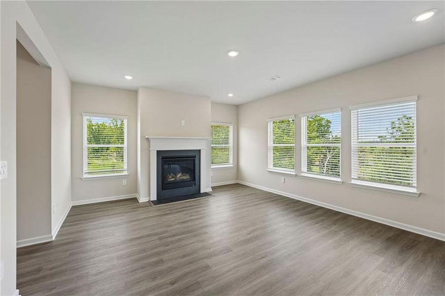Spacious, unfurnished interior of a new home in Ivey Township, Dallas (Image 23).
