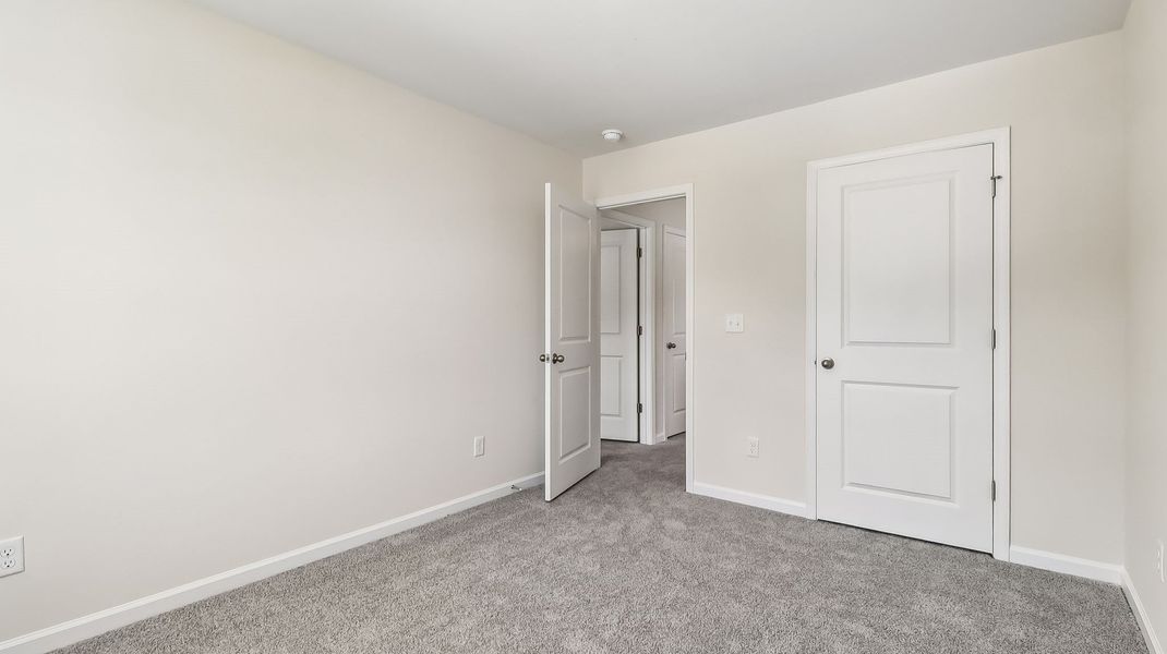 Spacious, unfurnished interior of a new home in Sease's Pond, Gilbert (Image 26).