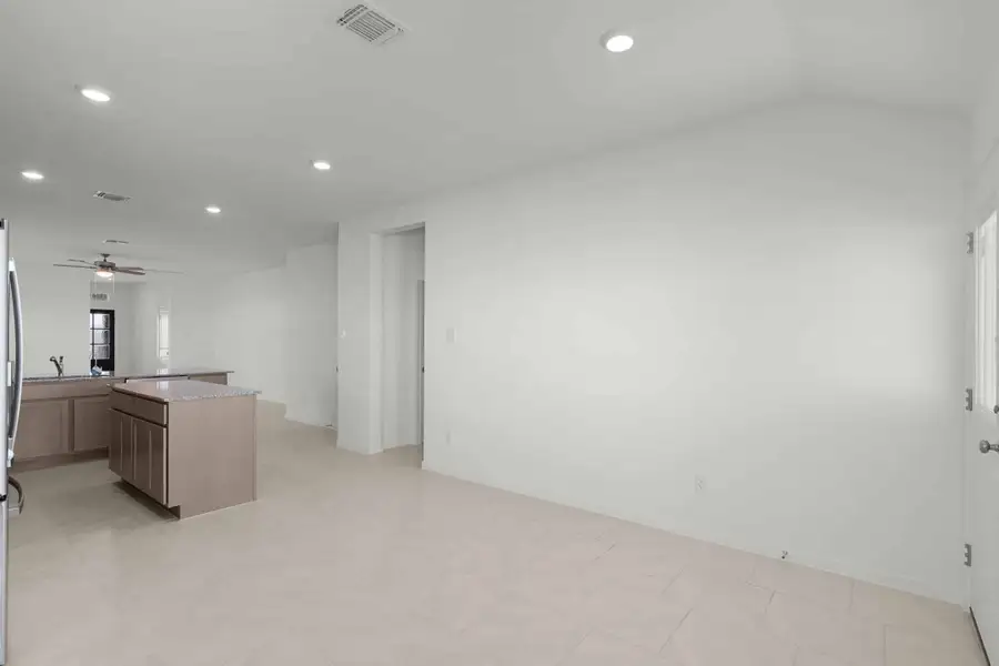 Spacious, unfurnished interior of a new home in Briarwood, Elgin (Image 14).