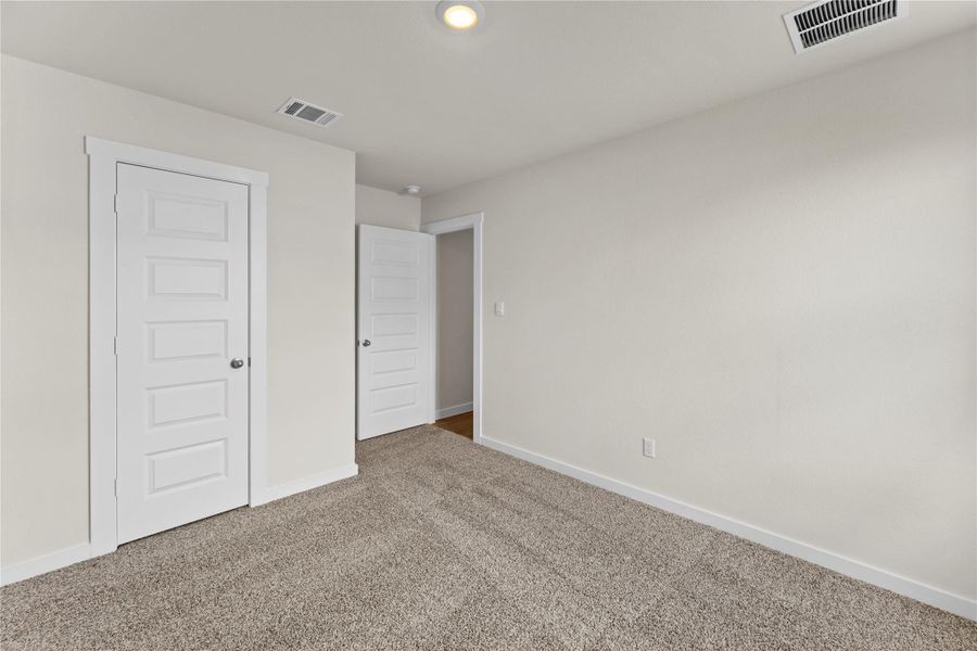 Spacious, unfurnished interior of a new home in Hartland Ranch, Lockhart (Image 18).