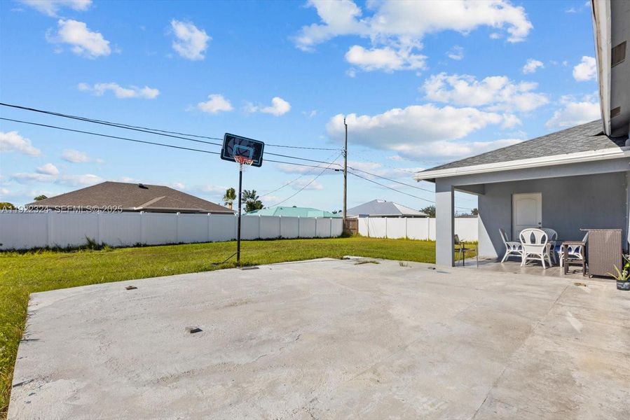 Exterior details and patio area of a home in , Port St. Lucie (Image 22).