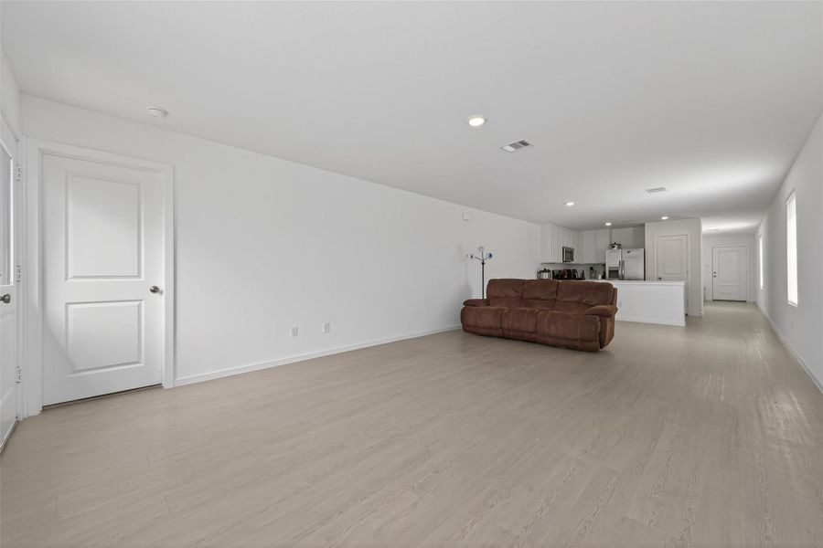 Spacious, unfurnished interior of a new home in Indian Springs, Crosby (Image 37).
