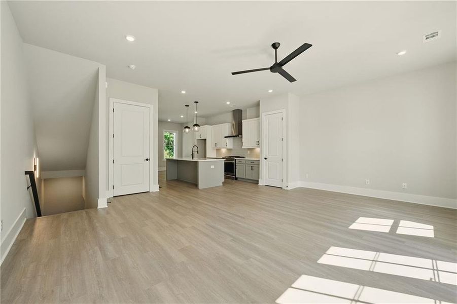 Spacious, unfurnished interior of a new home in , Atlanta (Image 24).
