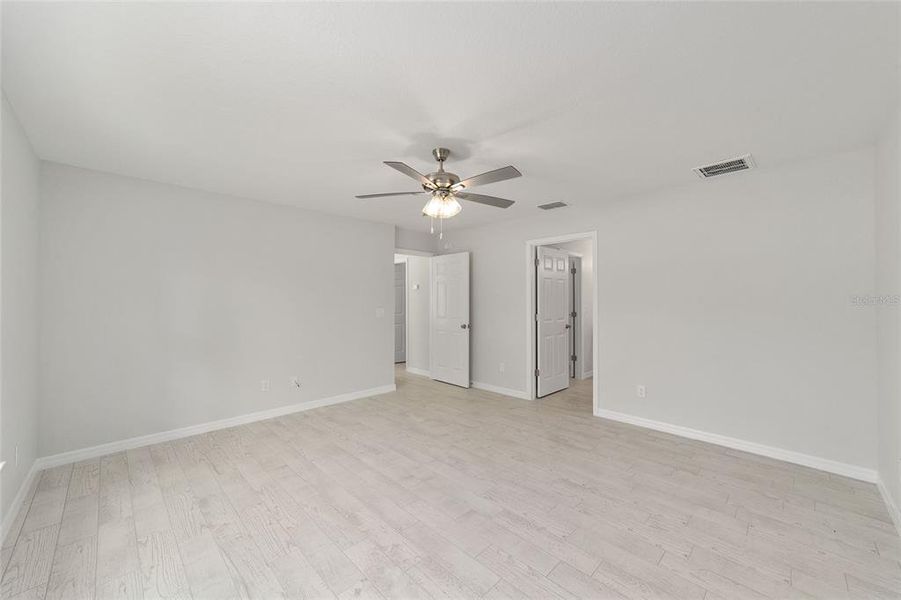 Spacious, unfurnished interior of a new home in , Ocala (Image 39).
