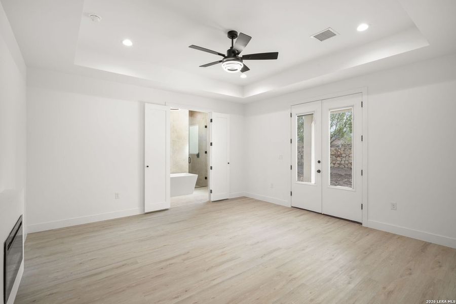 Spacious, unfurnished interior of a new home in , El Paso (Image 36).