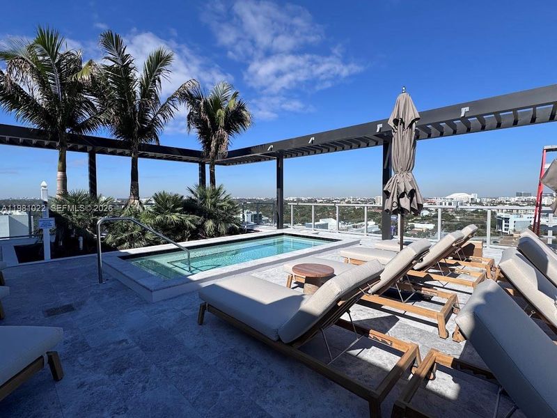 Community amenities in , Miami (Image 12).