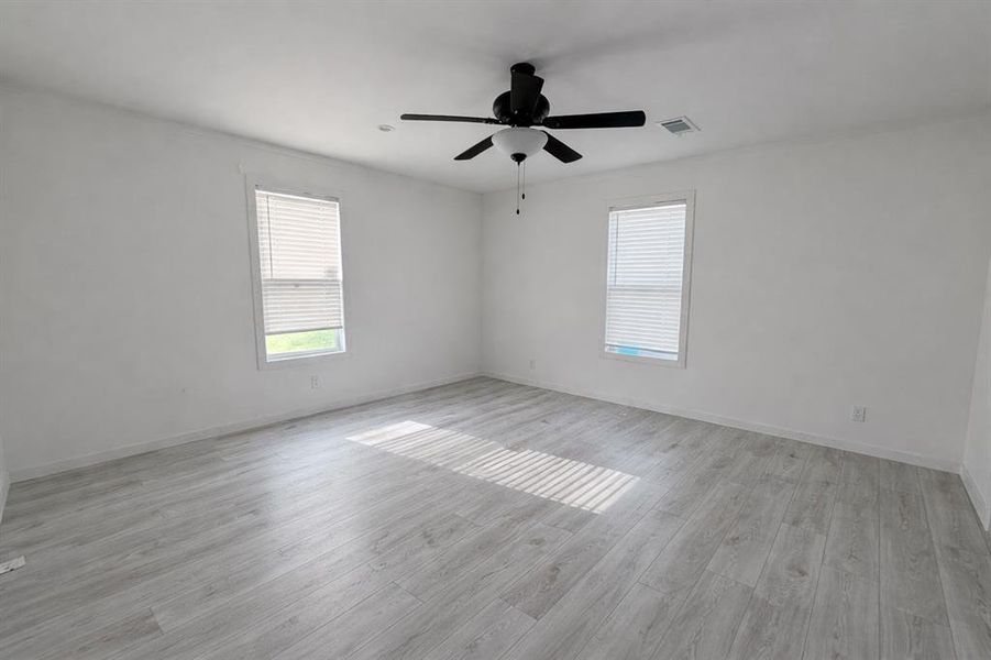Spacious, unfurnished interior of a new home in , Grandview (Image 14).