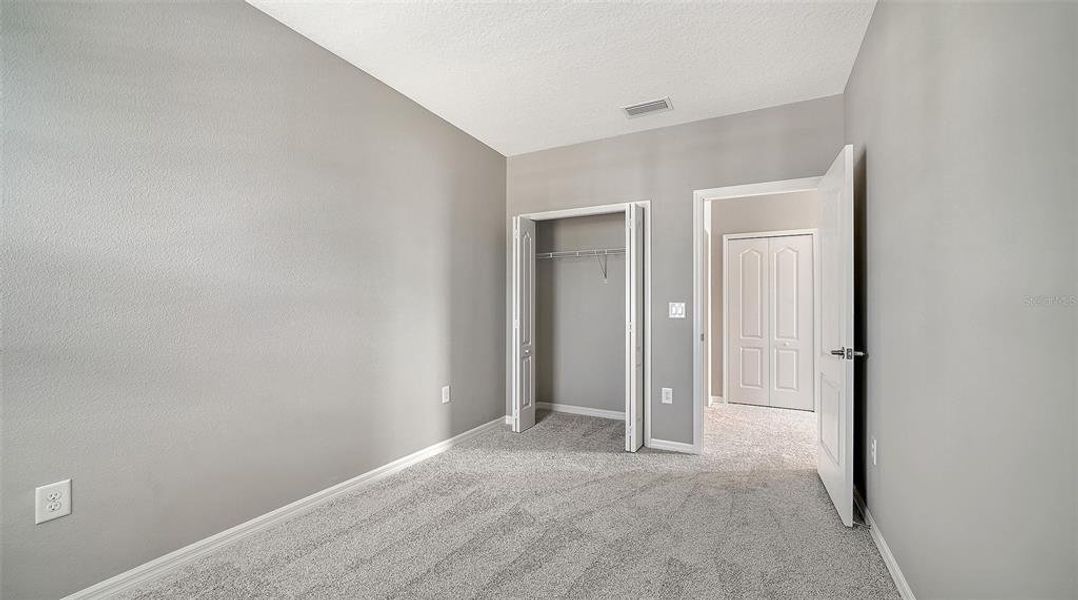 Spacious, unfurnished interior of a new home in , Sarasota (Image 24).