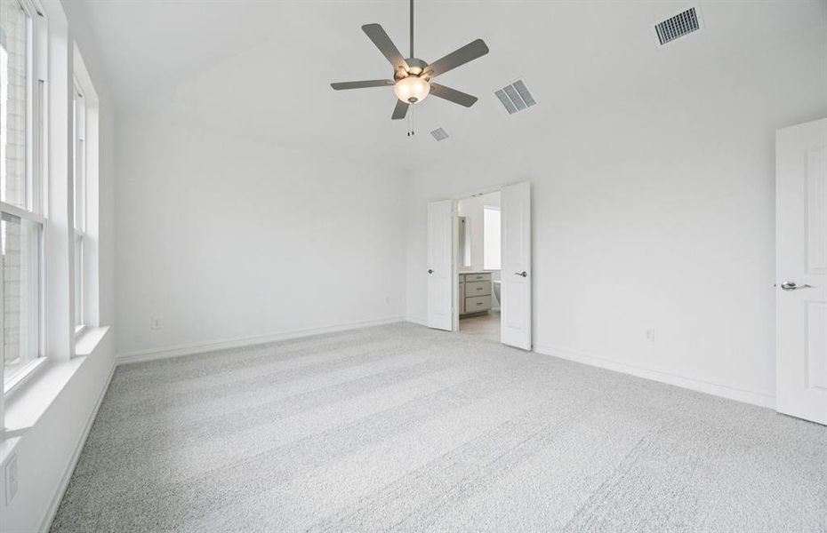 Spacious owner's suite with private bath Spacious owner's suite with private bath